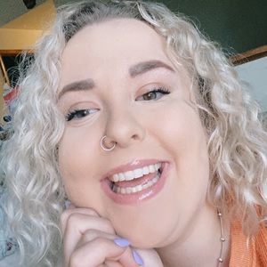 Meet your Posher, Clara